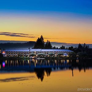Inn On Long Lake